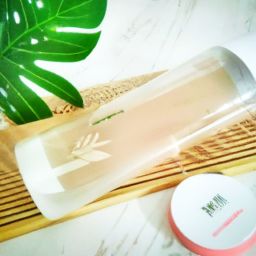 <strong>美容</strong>護(hù)膚品有哪些及<strong>美容</strong>護(hù)膚品種類解析：了解如何選擇適合自己的護(hù)膚產(chǎn)品